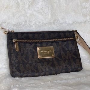 Michael Kors 🧸 Brown MK Wristlet